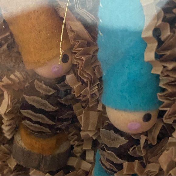 Box of 5 Pine Gnomes never opened Handcrafted collectible Felt hats w tiny bells - Picture 4 of 6